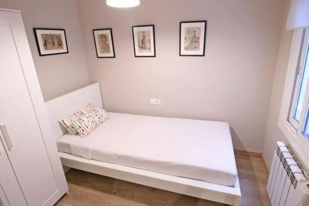 Bebarceloner Sant Andreu Apartments - 3 Bedrooms