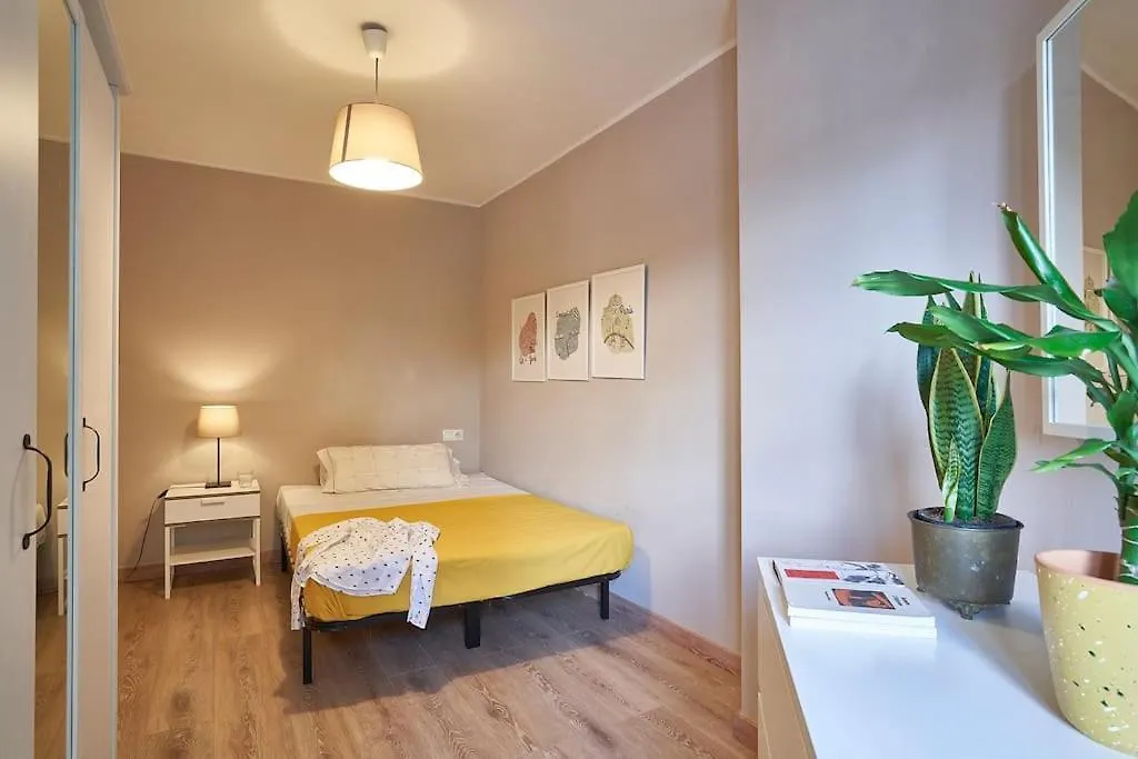 Bebarceloner Sant Andreu Apartments - 3 Bedrooms ספרד