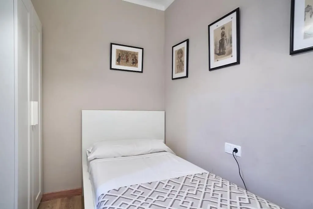 Bebarceloner Sant Andreu Apartments - 3 Bedrooms